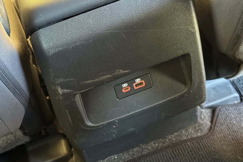 Nissan Frontier Vehicle Full-screen Gallery Image 41
