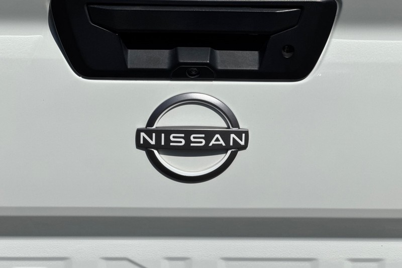 Nissan Frontier Vehicle Full-screen Gallery Image 47