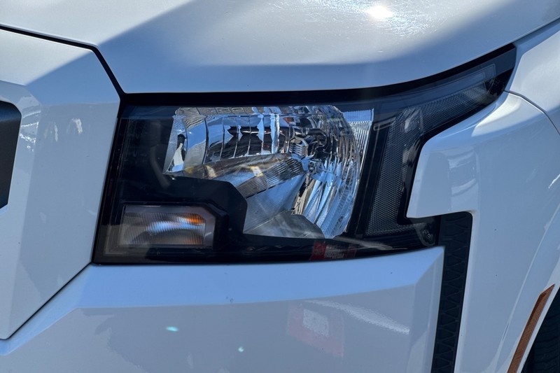 Nissan Frontier Vehicle Full-screen Gallery Image 50