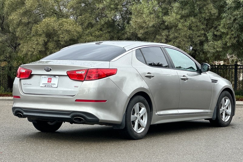 Kia Optima Vehicle Full-screen Gallery Image 04