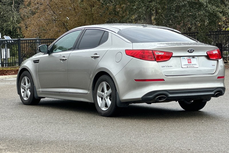 Kia Optima Vehicle Full-screen Gallery Image 06