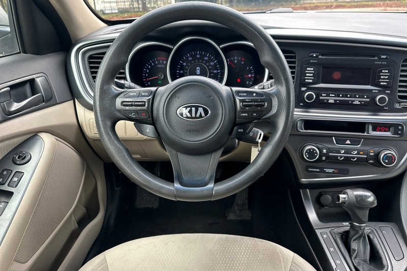 Kia Optima Vehicle Full-screen Gallery Image 16