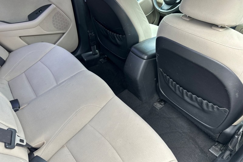 Kia Optima Vehicle Full-screen Gallery Image 17