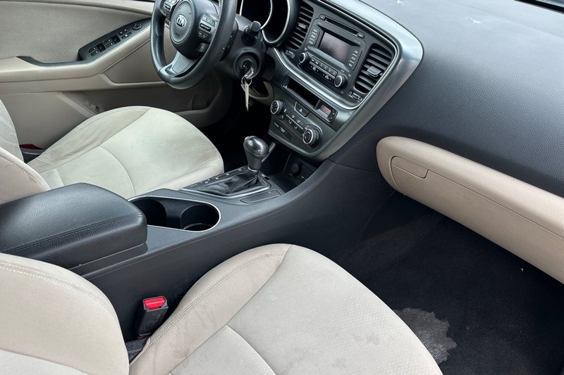 Kia Optima Vehicle Full-screen Gallery Image 18