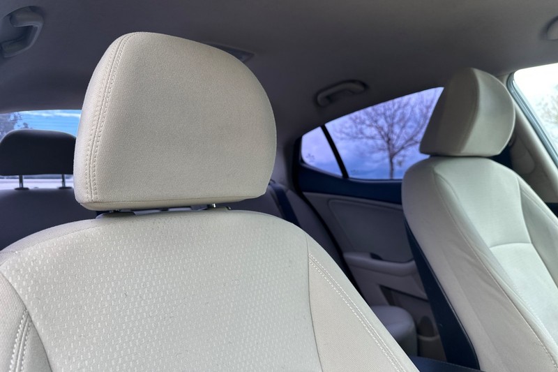 Kia Optima Vehicle Full-screen Gallery Image 19
