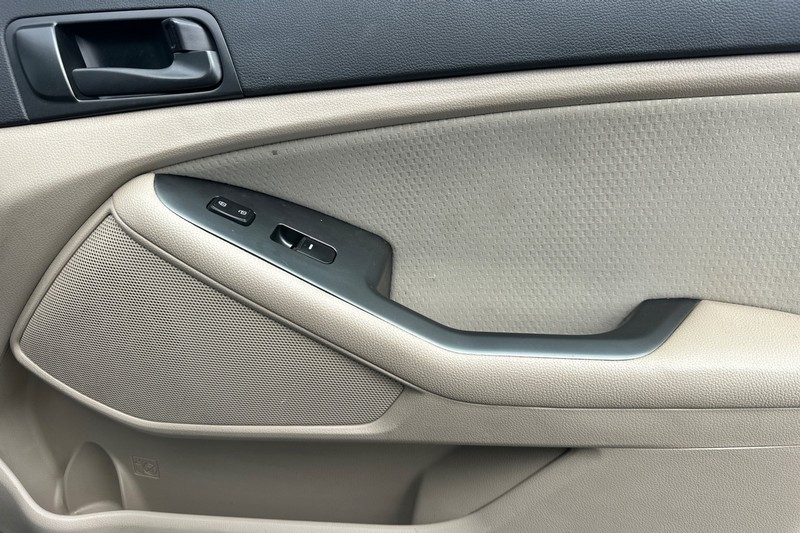 Kia Optima Vehicle Full-screen Gallery Image 20