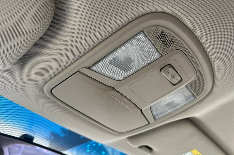 Kia Optima Vehicle Full-screen Gallery Image 23