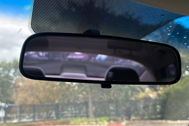 Kia Optima Vehicle Full-screen Gallery Image 24