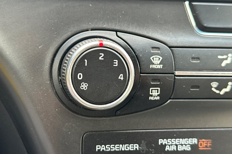 Kia Optima Vehicle Full-screen Gallery Image 26