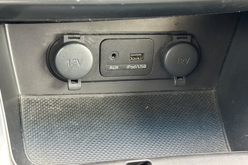 Kia Optima Vehicle Full-screen Gallery Image 28