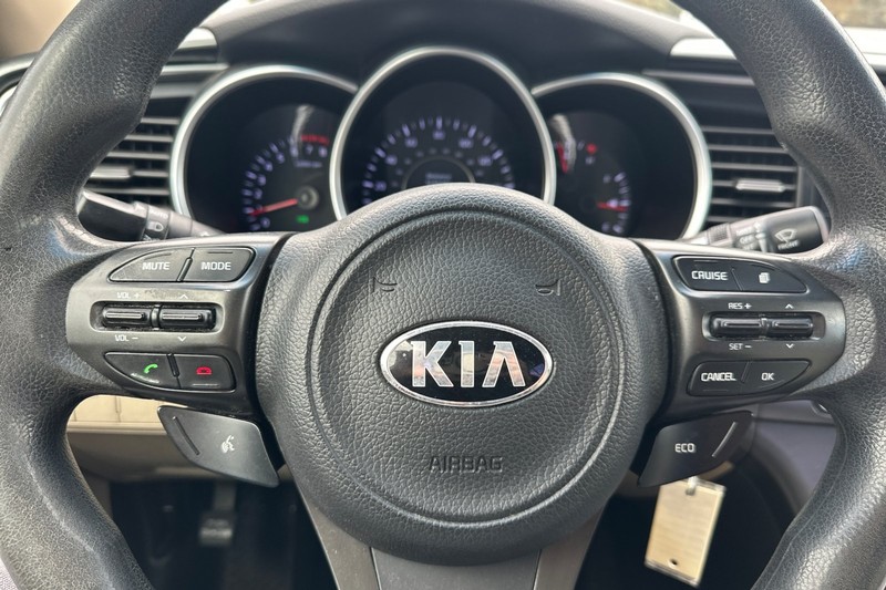 Kia Optima Vehicle Full-screen Gallery Image 31