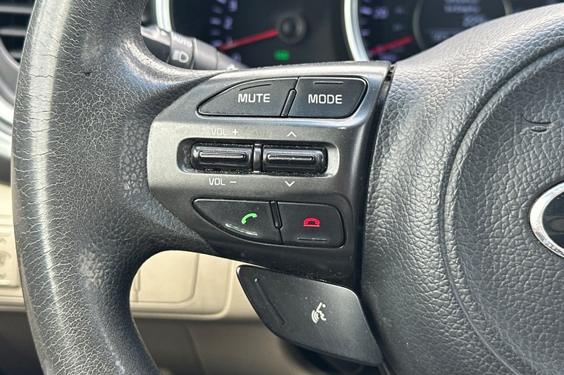 Kia Optima Vehicle Full-screen Gallery Image 32