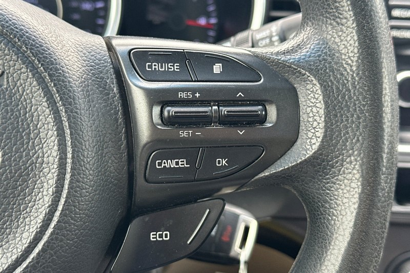 Kia Optima Vehicle Full-screen Gallery Image 34