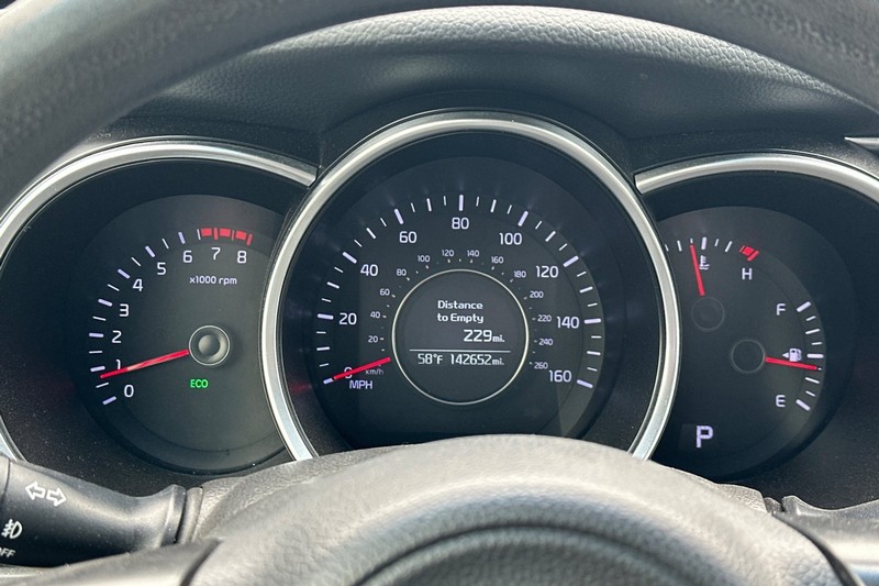 Kia Optima Vehicle Full-screen Gallery Image 36