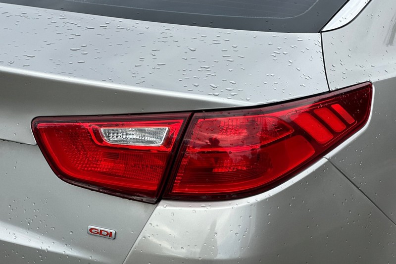 Kia Optima Vehicle Full-screen Gallery Image 45