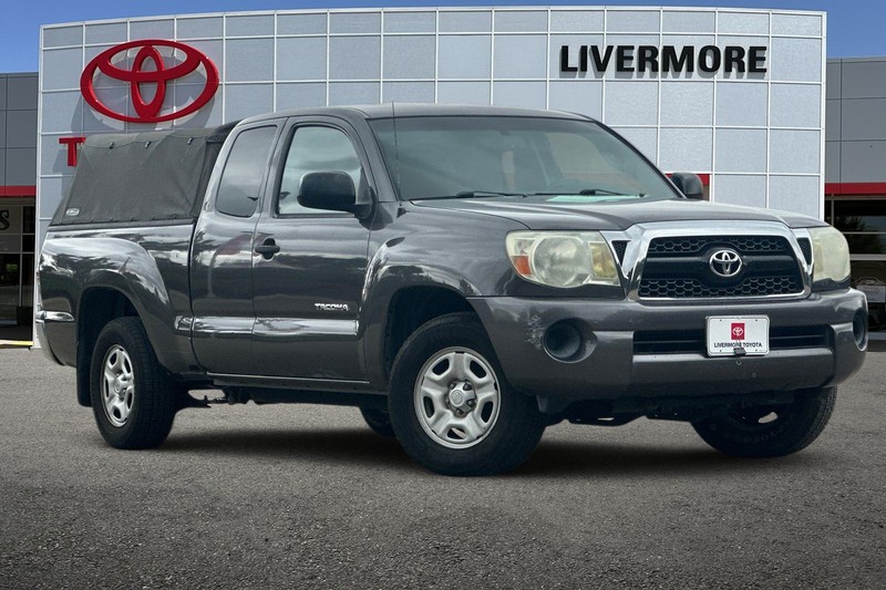 Toyota Tacoma Vehicle Full-screen Gallery Image 02