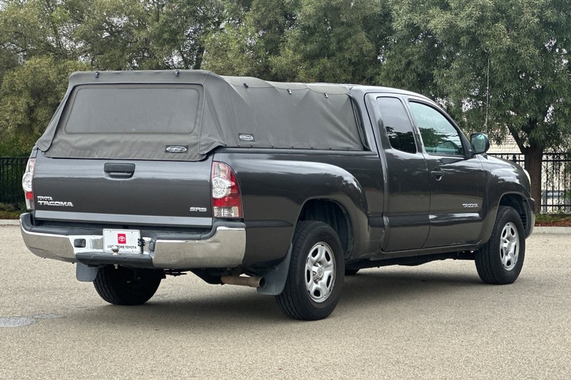Toyota Tacoma Vehicle Full-screen Gallery Image 04