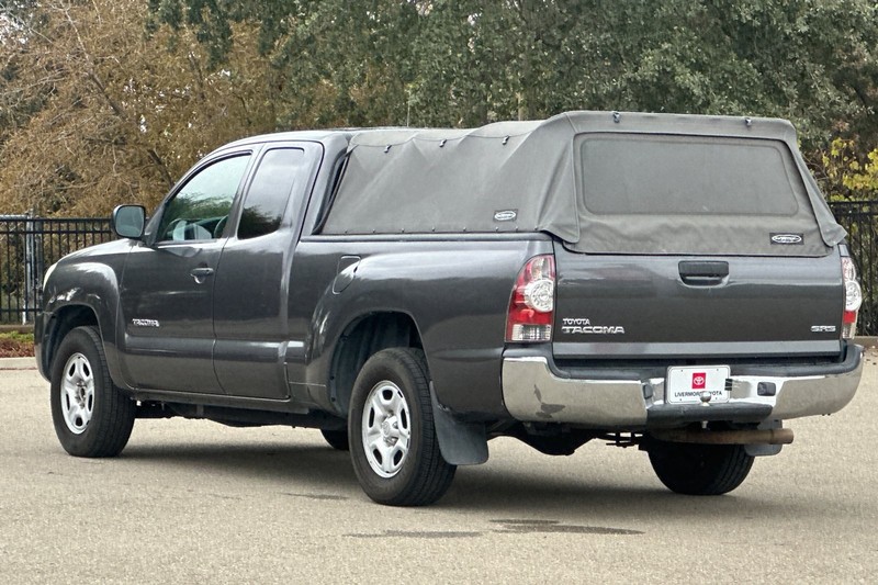 Toyota Tacoma Vehicle Full-screen Gallery Image 06