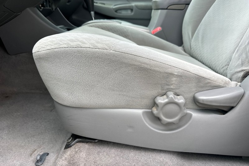 Toyota Tacoma Vehicle Full-screen Gallery Image 13