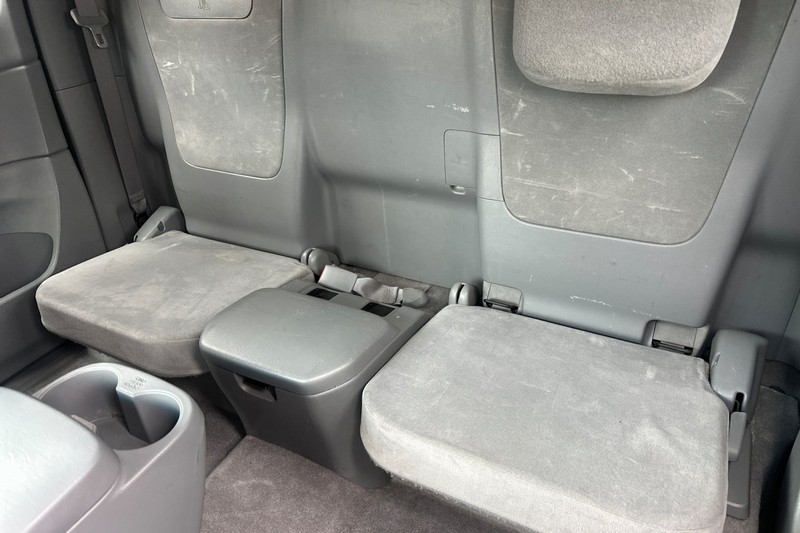 Toyota Tacoma Vehicle Full-screen Gallery Image 14