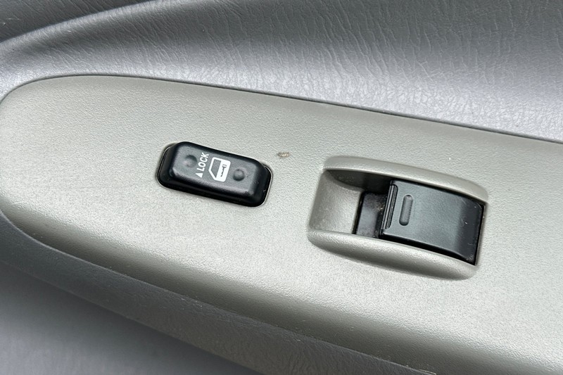 Toyota Tacoma Vehicle Full-screen Gallery Image 21