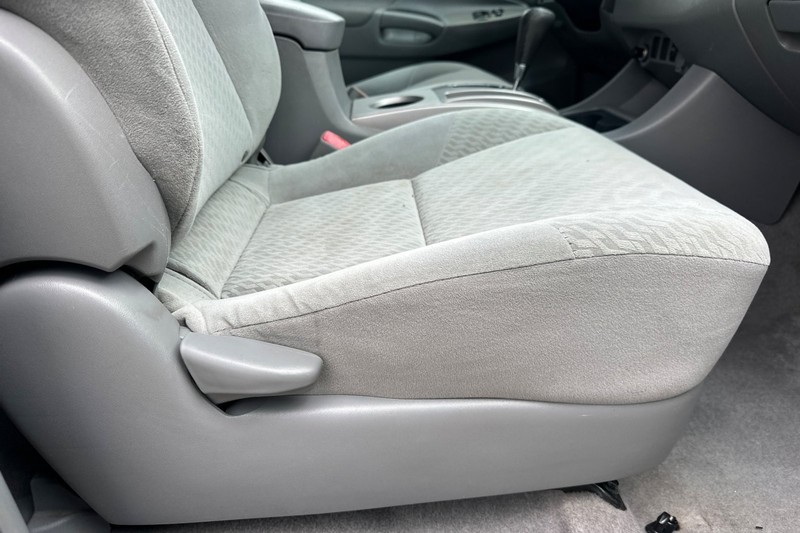 Toyota Tacoma Vehicle Full-screen Gallery Image 22