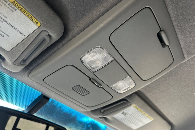 Toyota Tacoma Vehicle Full-screen Gallery Image 23