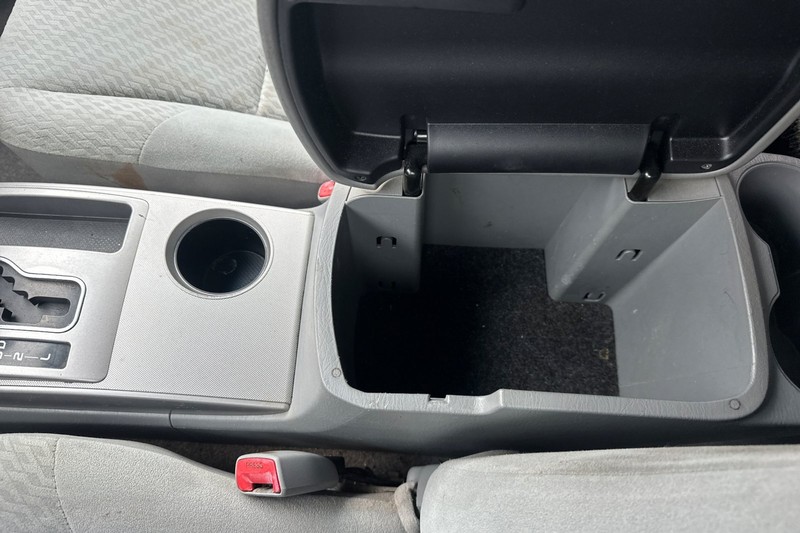 Toyota Tacoma Vehicle Full-screen Gallery Image 31