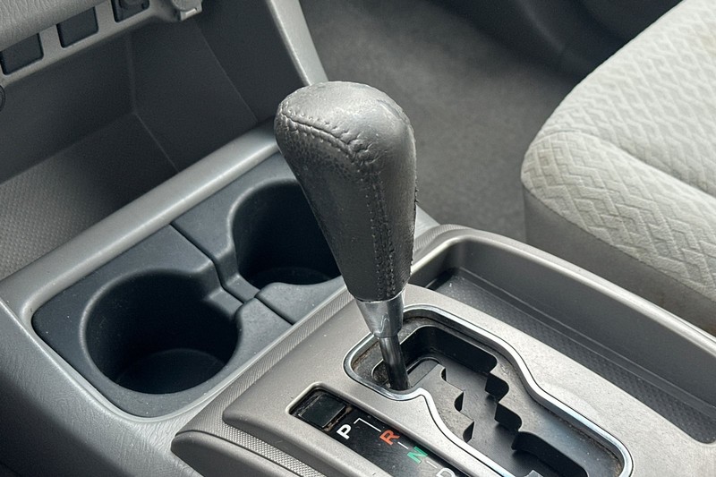 Toyota Tacoma Vehicle Full-screen Gallery Image 32