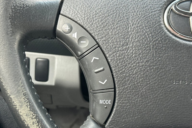 Toyota Tacoma Vehicle Full-screen Gallery Image 34