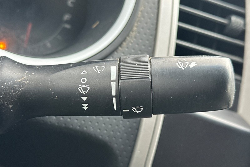 Toyota Tacoma Vehicle Full-screen Gallery Image 36
