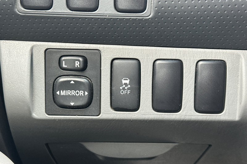 Toyota Tacoma Vehicle Full-screen Gallery Image 39