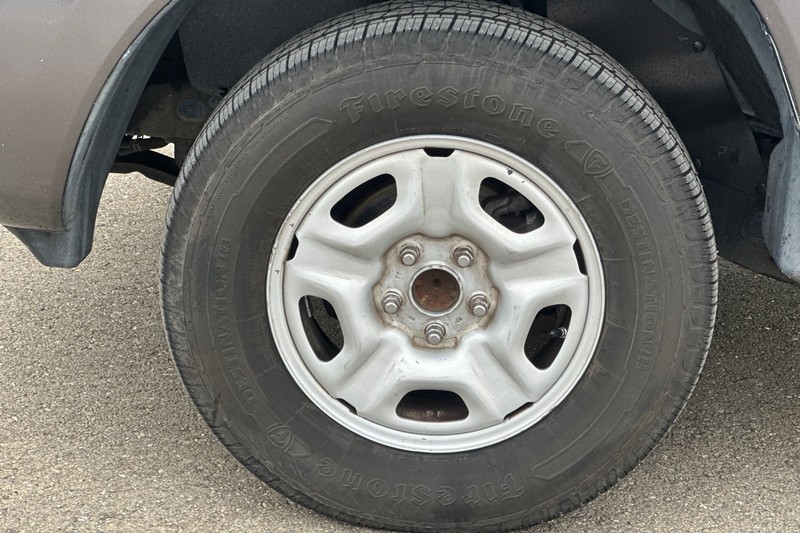 Toyota Tacoma Vehicle Full-screen Gallery Image 41