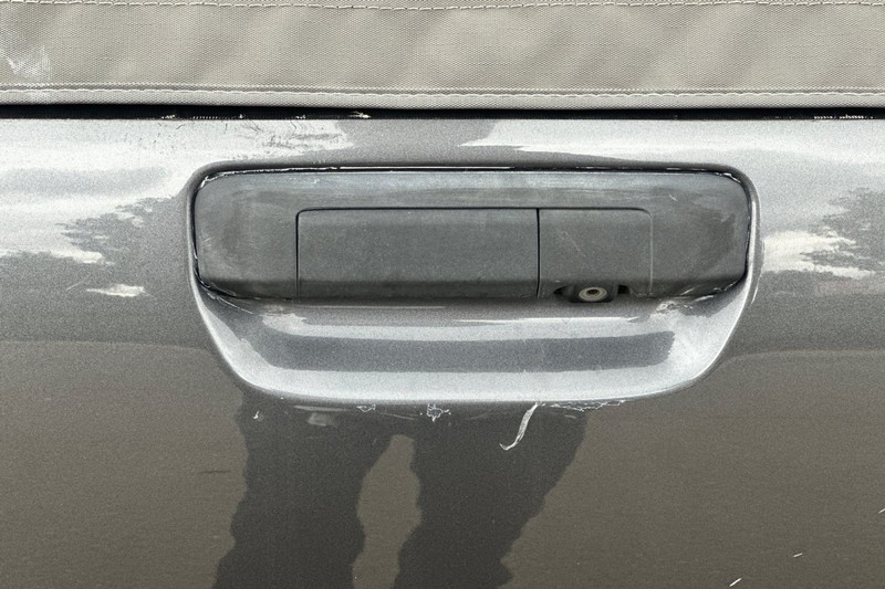 Toyota Tacoma Vehicle Full-screen Gallery Image 45