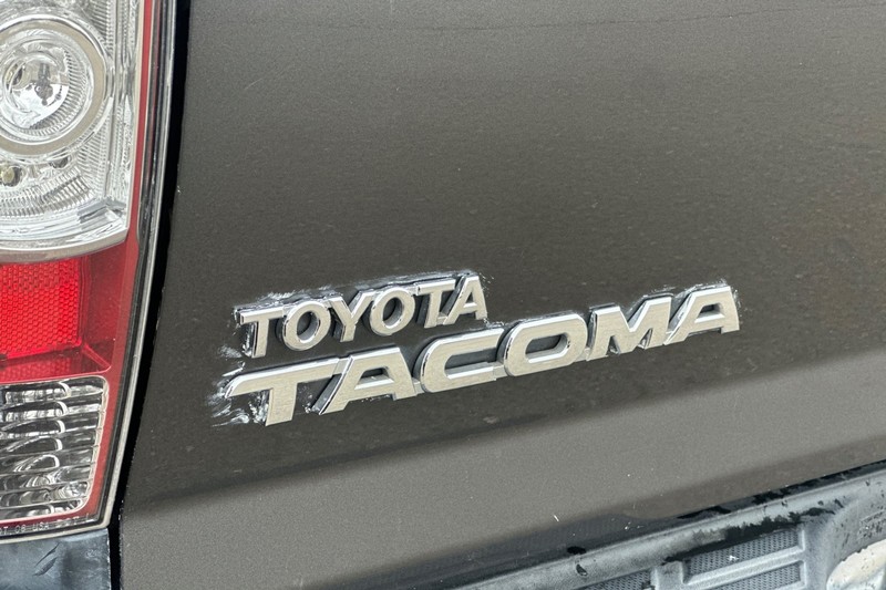 Toyota Tacoma Vehicle Full-screen Gallery Image 47