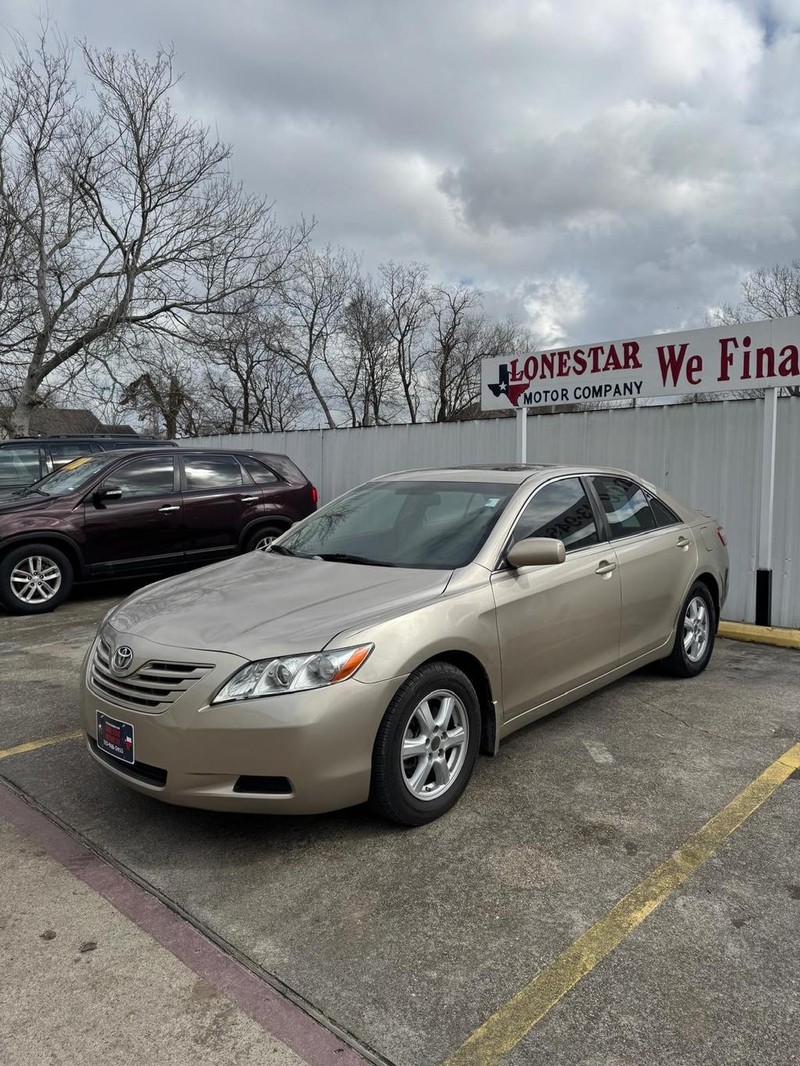 Toyota Camry Vehicle Full-screen Gallery Image 02