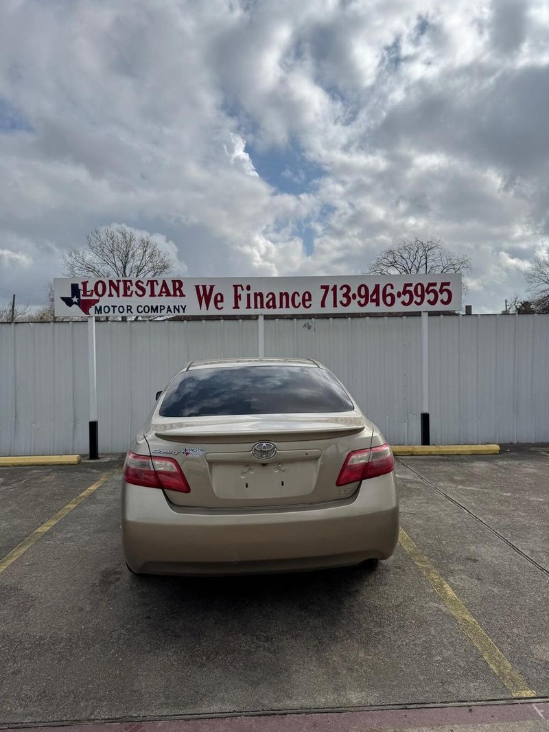 Toyota Camry Vehicle Full-screen Gallery Image 04