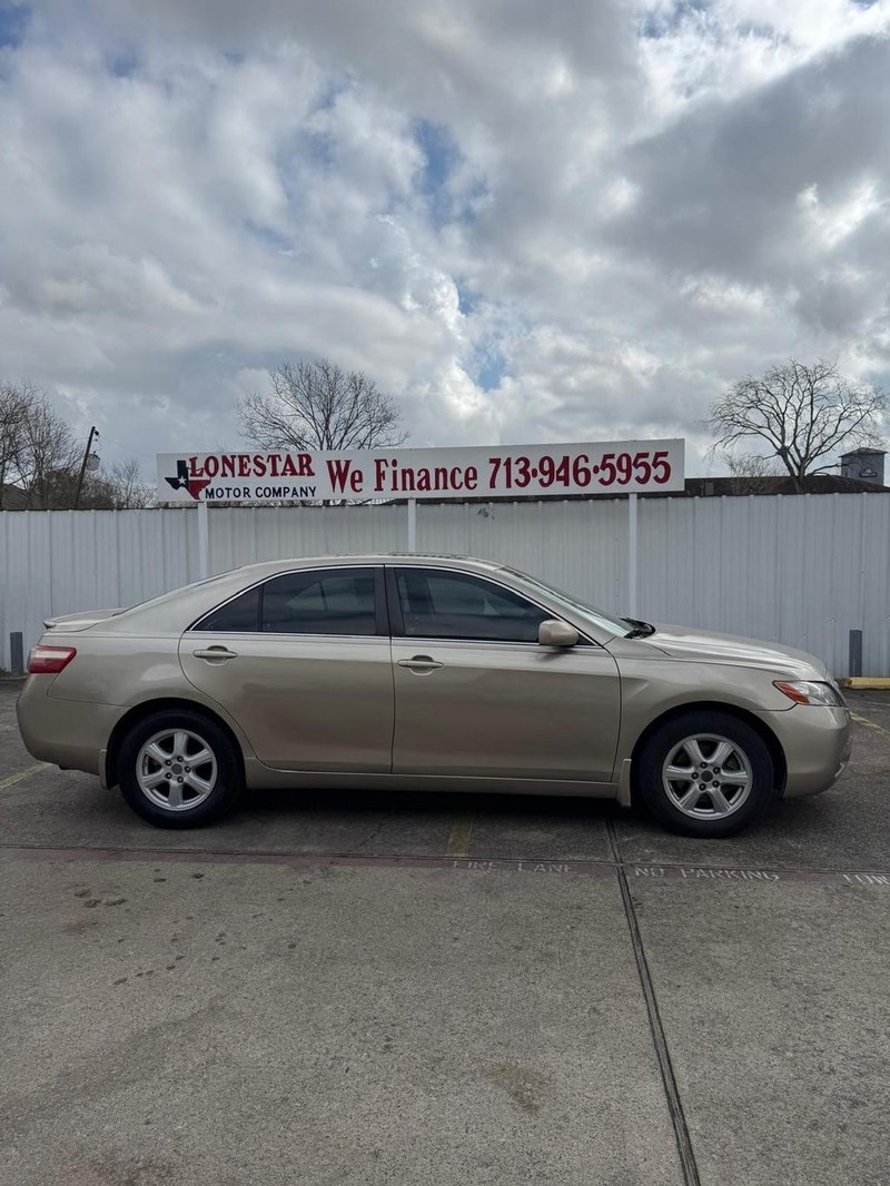 Toyota Camry Vehicle Full-screen Gallery Image 07