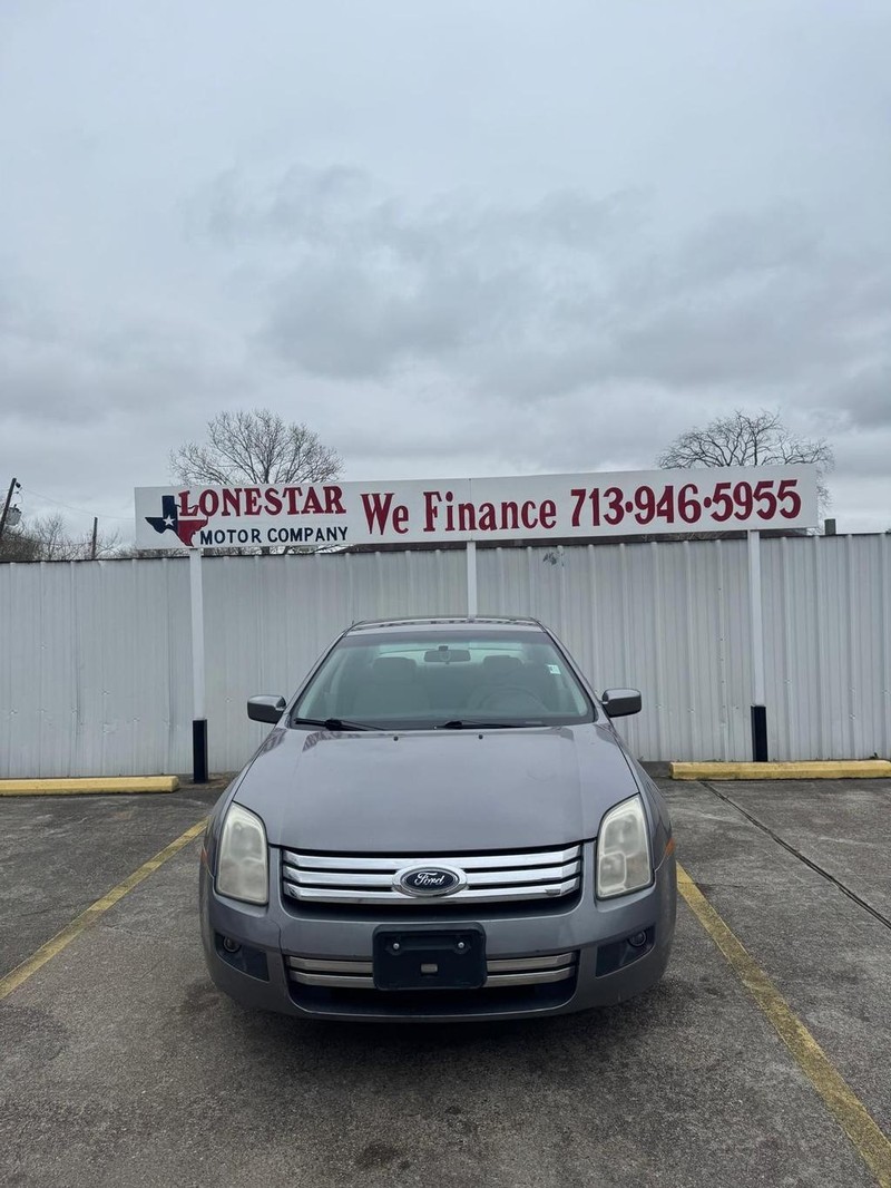 Ford Fusion Vehicle Full-screen Gallery Image 03