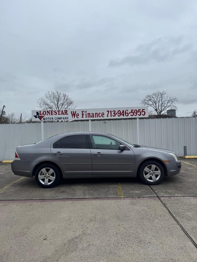 Ford Fusion Vehicle Full-screen Gallery Image 07