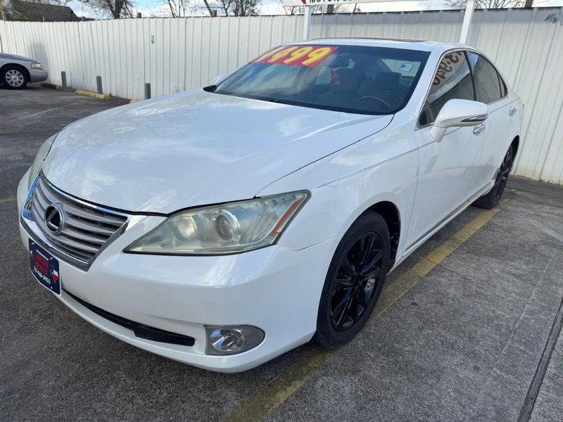 Lexus ES 350 Vehicle Full-screen Gallery Image 02