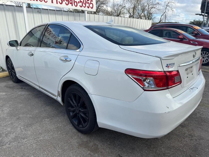 Lexus ES 350 Vehicle Full-screen Gallery Image 06