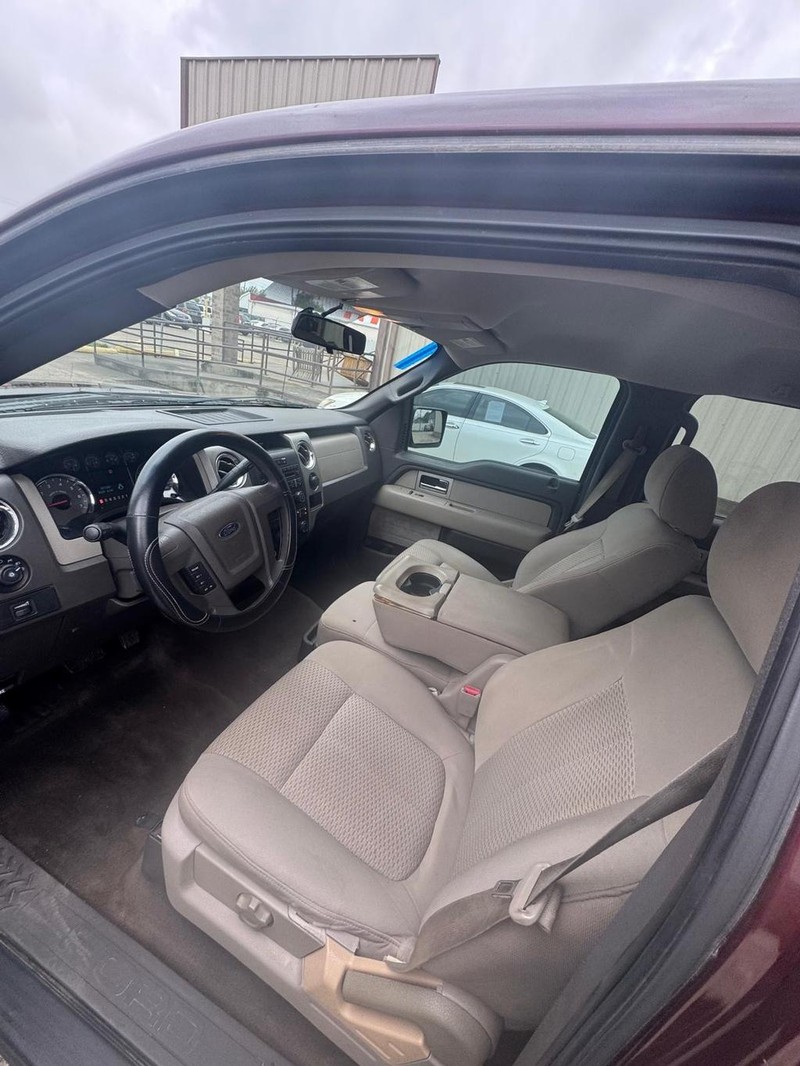 Ford F-150 Vehicle Full-screen Gallery Image 08