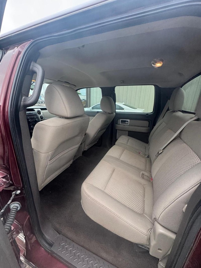 Ford F-150 Vehicle Full-screen Gallery Image 09