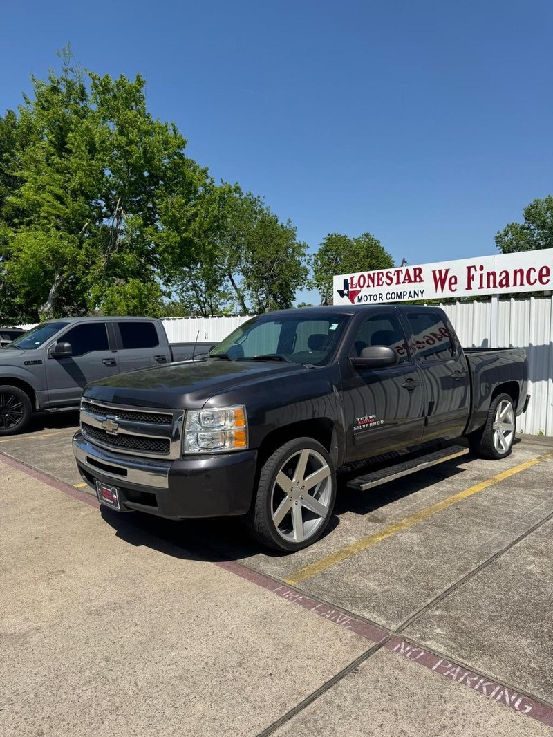 Chevrolet Silverado 1500 Vehicle Full-screen Gallery Image 02