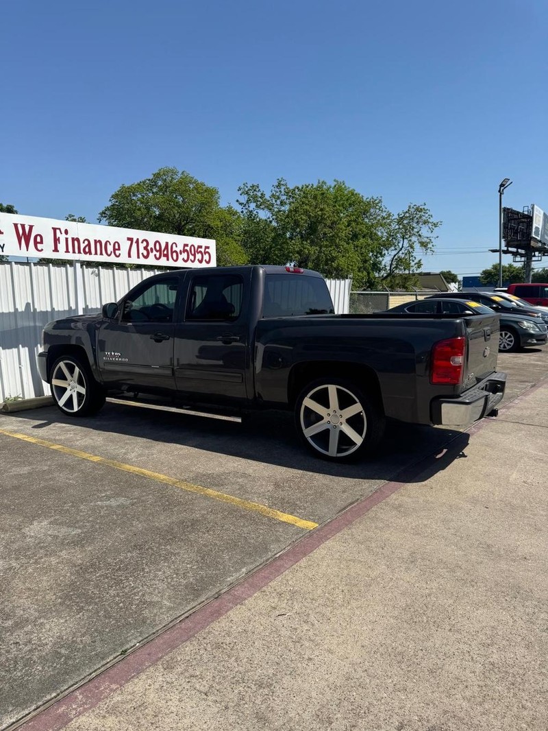 Chevrolet Silverado 1500 Vehicle Full-screen Gallery Image 05