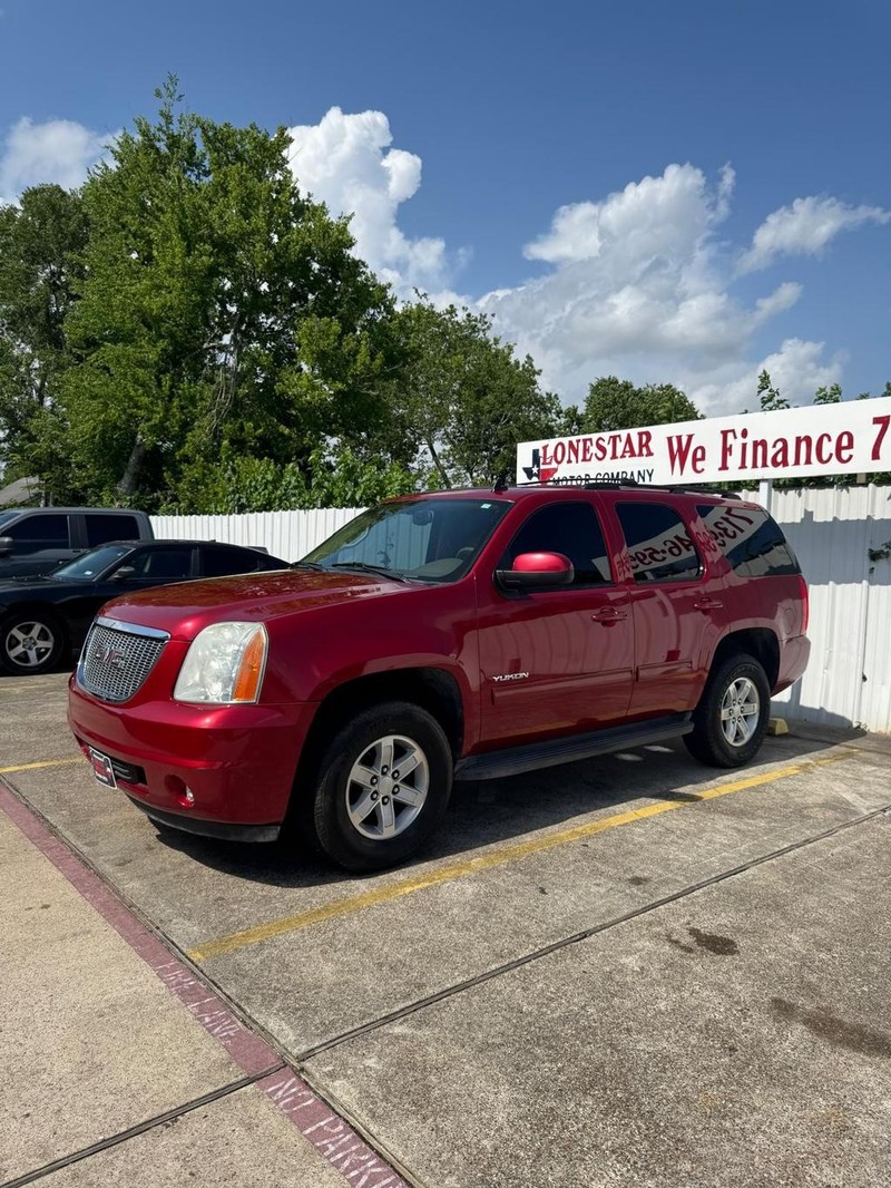 GMC Yukon Vehicle Full-screen Gallery Image 02