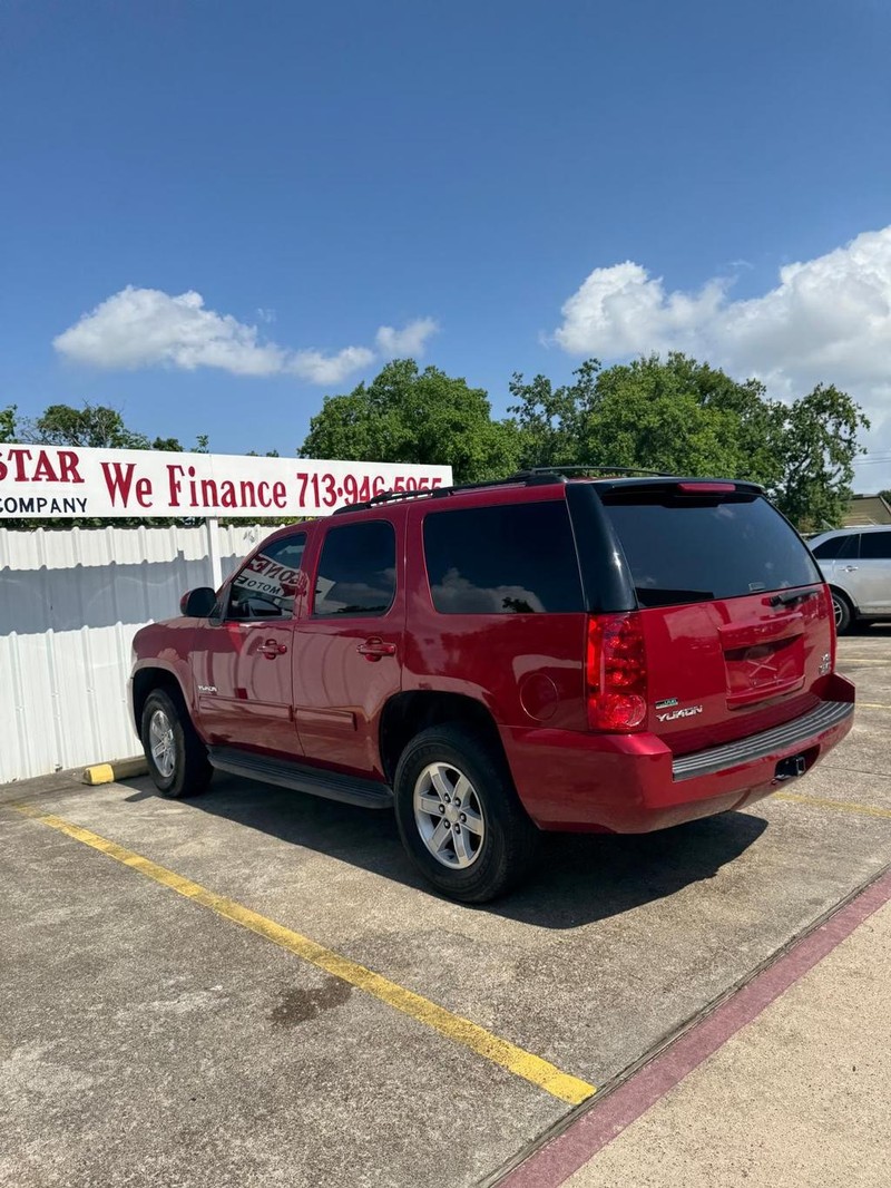 GMC Yukon Vehicle Full-screen Gallery Image 05