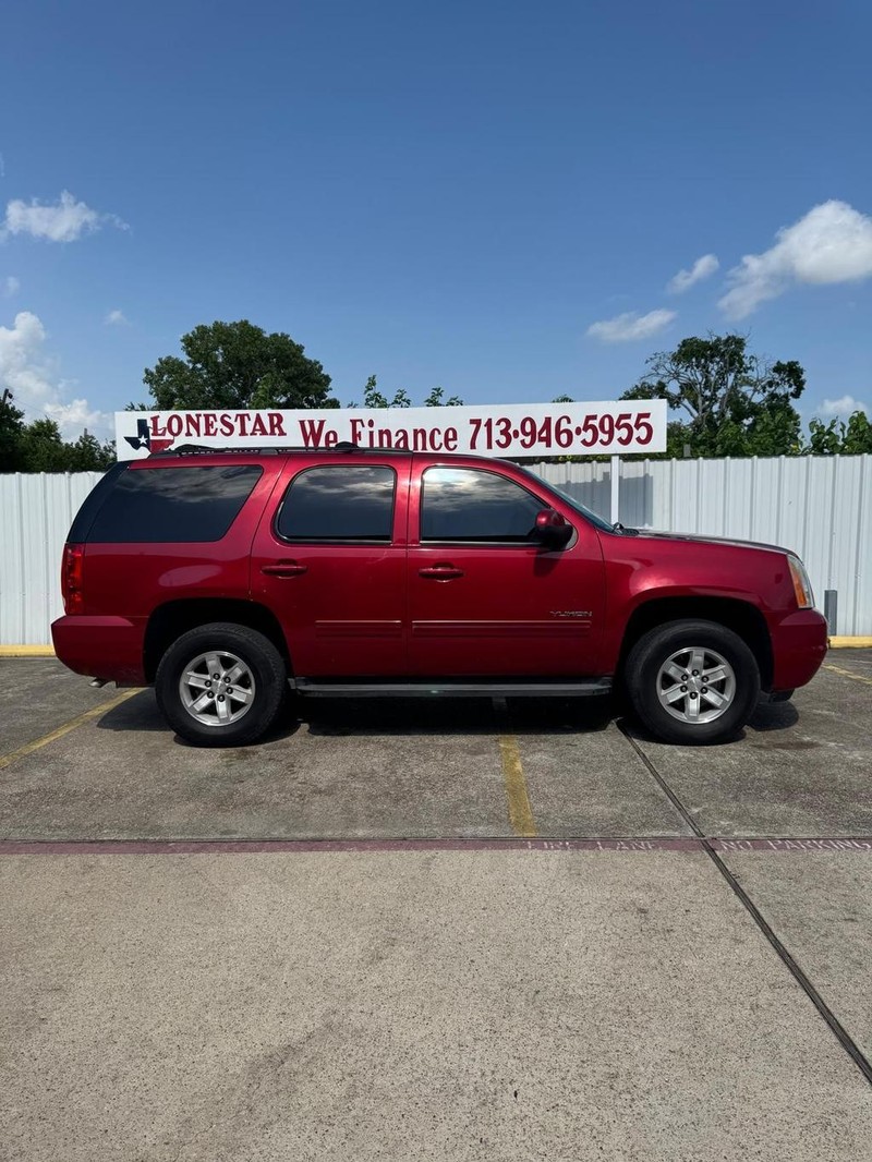 GMC Yukon Vehicle Full-screen Gallery Image 07
