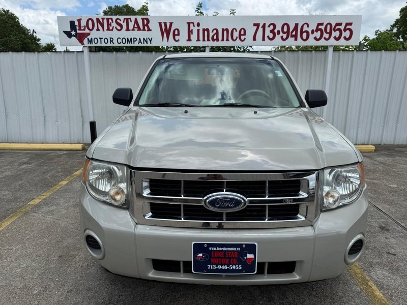 Ford Escape Vehicle Full-screen Gallery Image 03